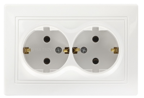 Розетка 2гн с/п с з/к белая 16А 
